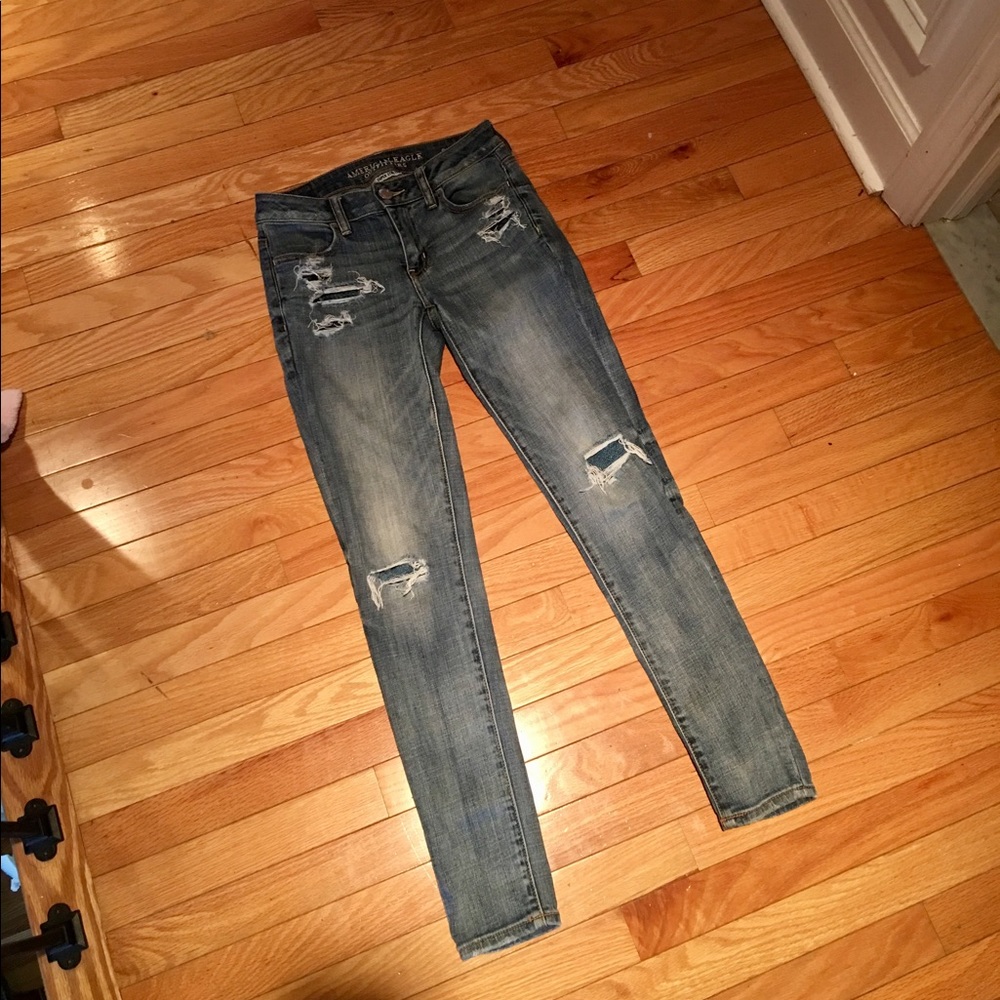 American Eagle distressed super stretch jeans