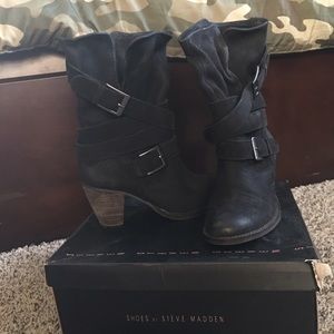 Super cute SM black wire top open boots.