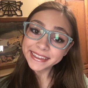Meet your Posher, Julianna