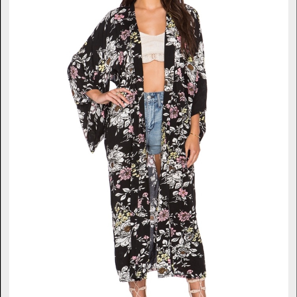 Auguste the Label. She lives free kimono.