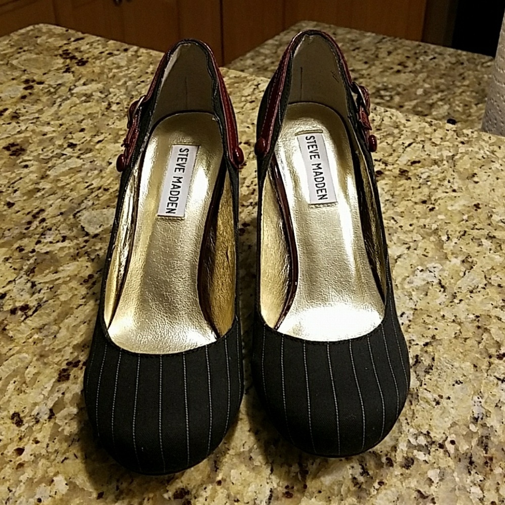 Steve Madden black and red kitty heels