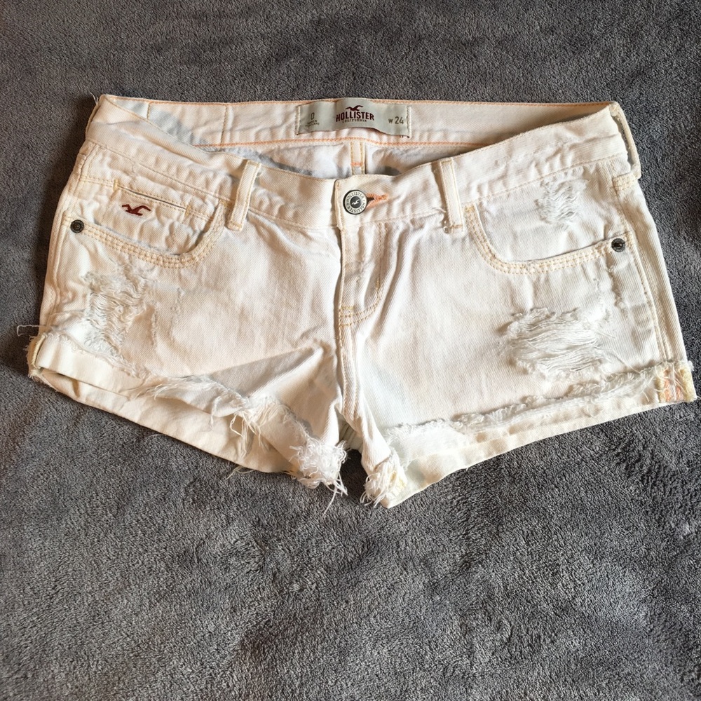 Hollister low rise cream shorts size 0