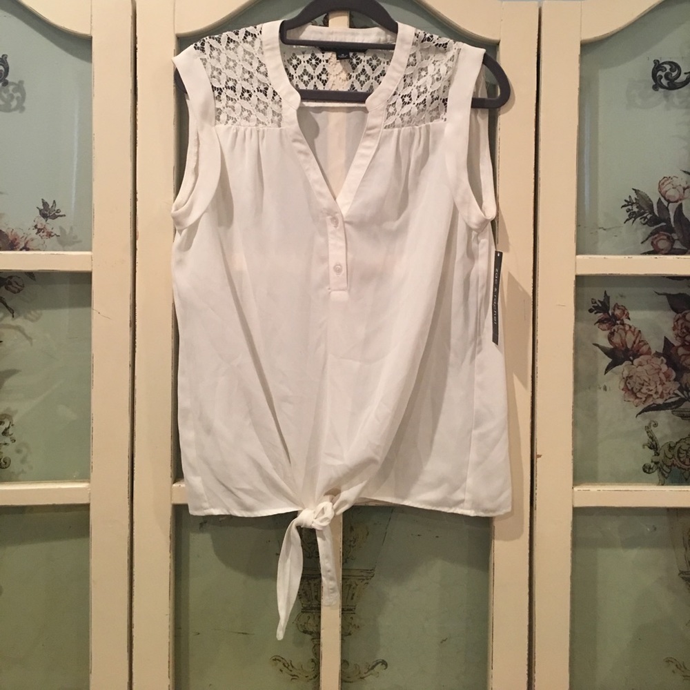 White blouse ties @ waist.