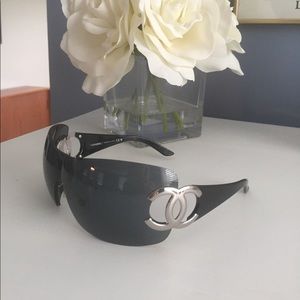 Authentic CHANEL Sun Glasses 👓 ON HOLD for client