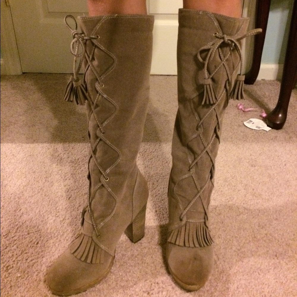 Heel boots. Like brand new!!