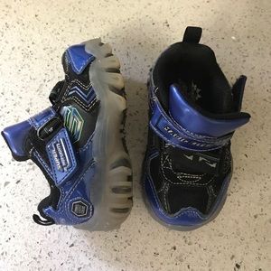 Toddler Sketchers magic light shoes