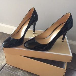 Michael kors black patent leather pumps