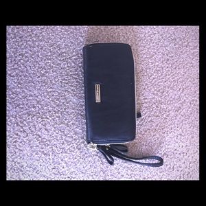 Steve Madden black wristlet
