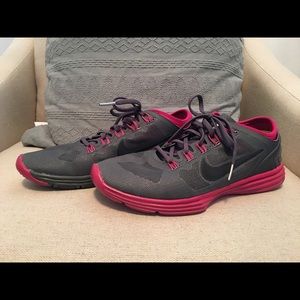 Nike size 7 running shoes