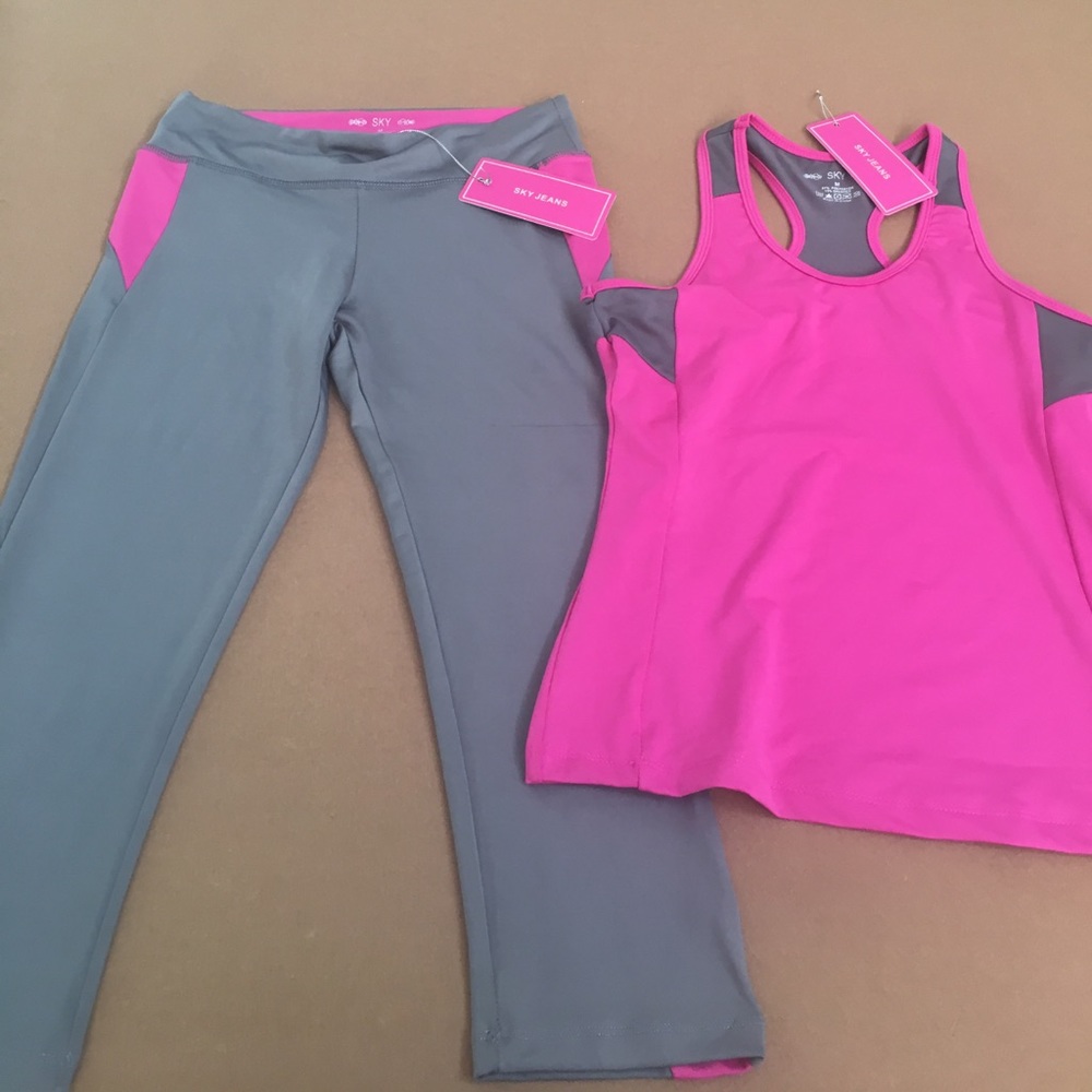 NWT Cutest fuschia and gray workout outfit