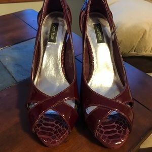 White House Black Market Size 9 sexy red heels