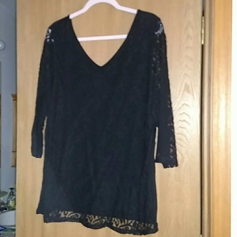 Lace pannel vneck