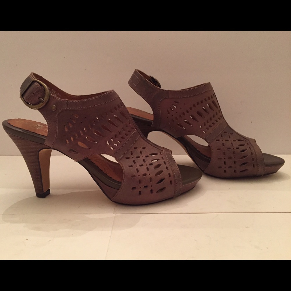 NWOT Indigo by Clarks sandals WILL BE DELETED MAY3