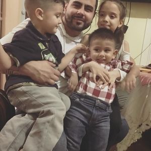 Meet your Posher, Carlos