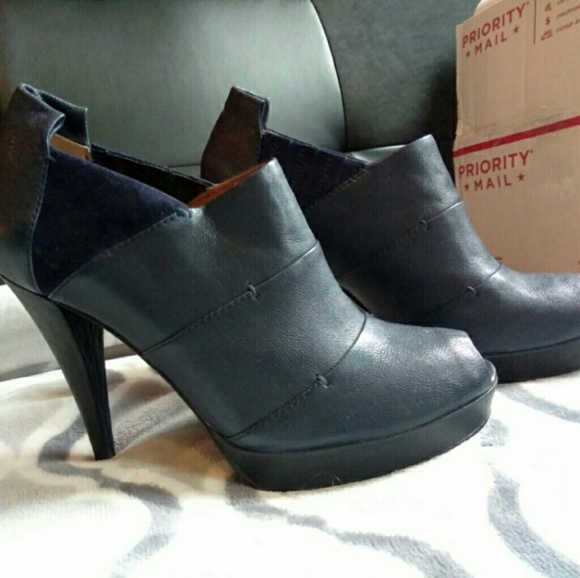 Blue Modern Vintage Booties - Picture 2 of 4