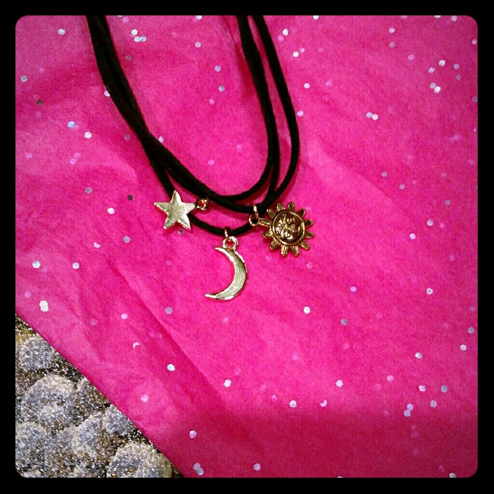 Soooooo super cute!! Choker/necklace