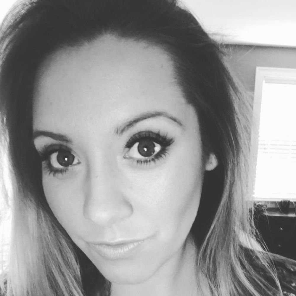 Meet your Posher, Elle-aye