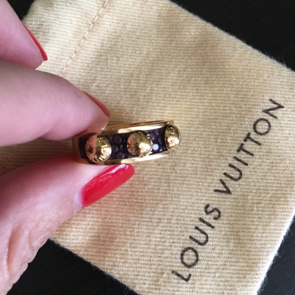 LOUIS VUITTON RING
