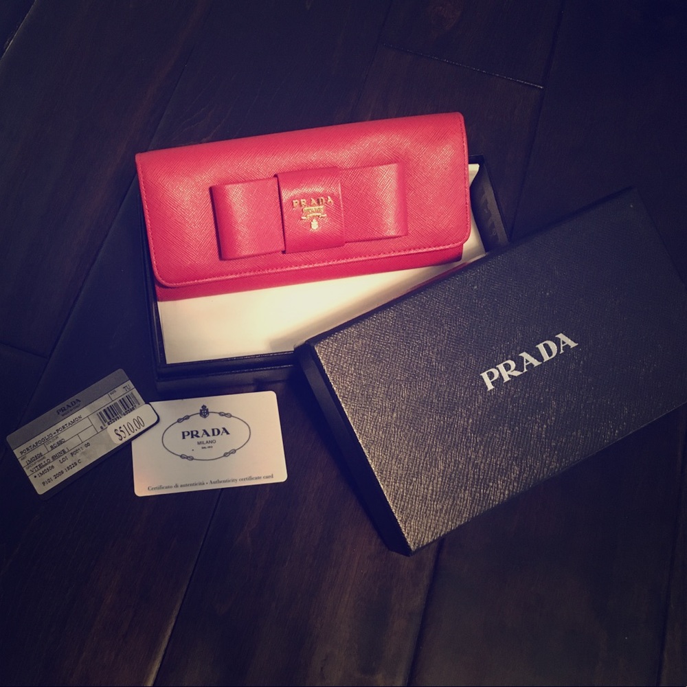 Authentic Portafoglio Portamon Prada wallet!