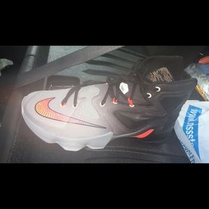 Meet your Posher, Leslie