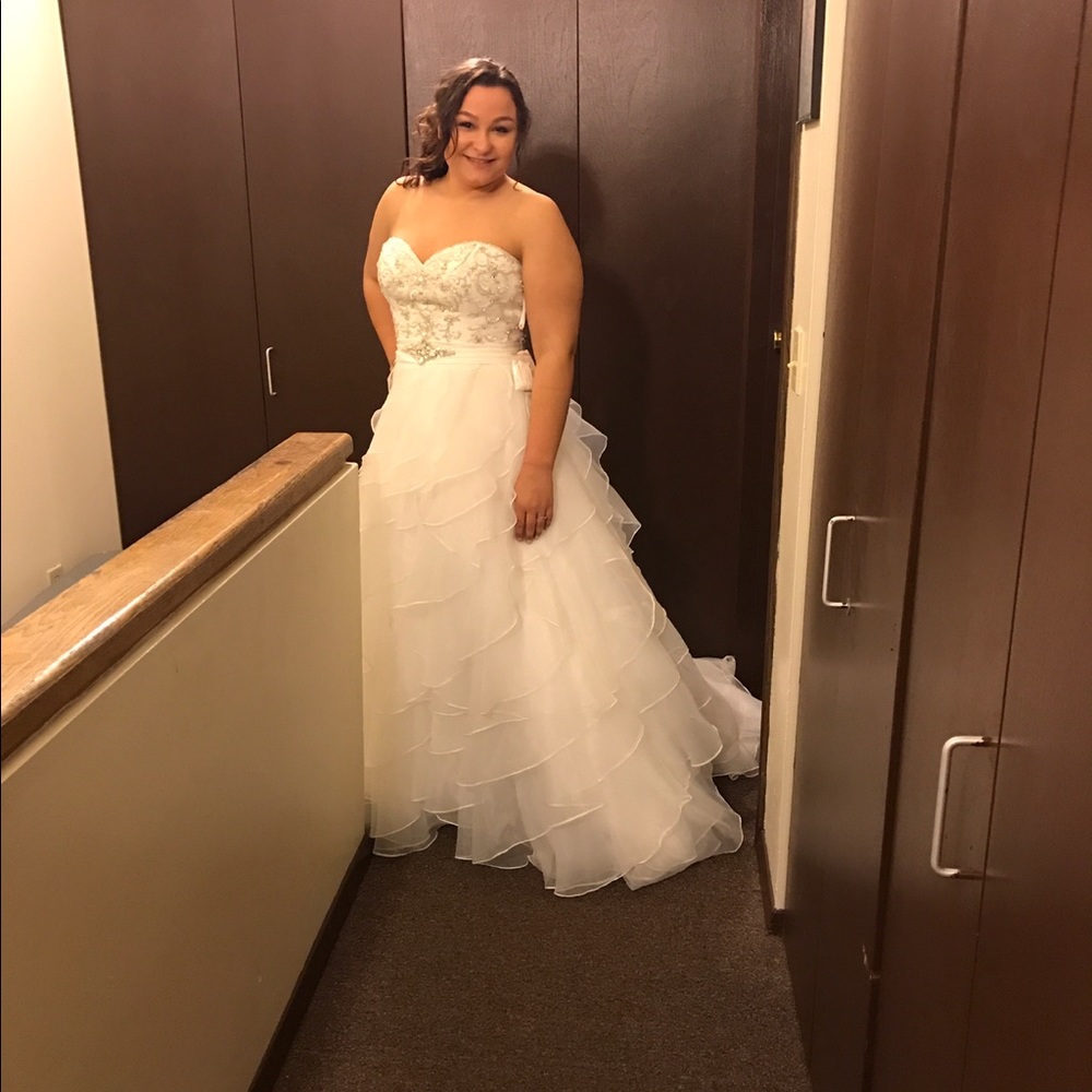 NEW Jacquelin exclusive wedding dress 19921