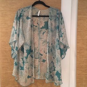 Sheer Kimono Top size XL/1X   Peach and aqua.