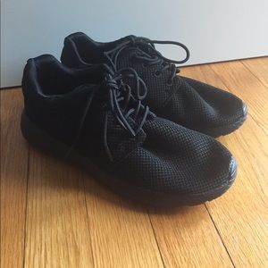 All Black Roshe like Sneakers