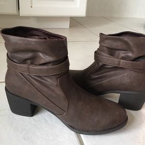 American Eagle ankle boots