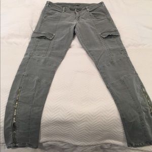 Cargo pants with zipper