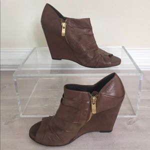 Vince Camuto Brown Zandy peep toe wedge sz 6.5