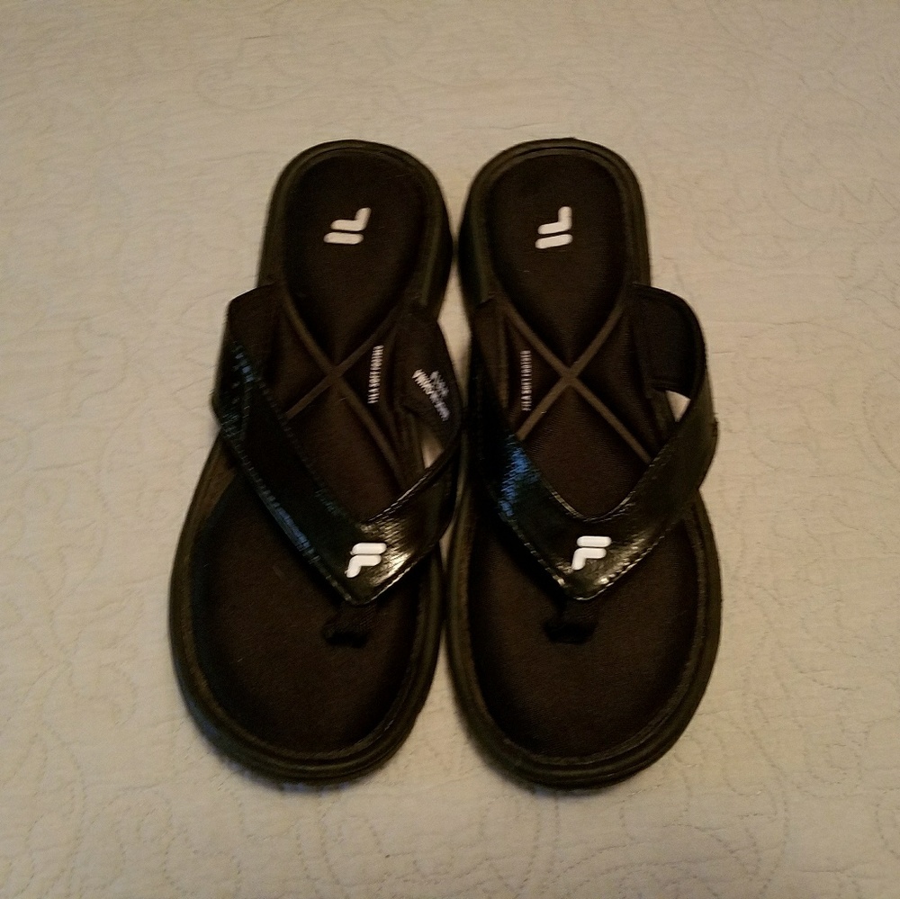 Women's size 11 Fila flip flops