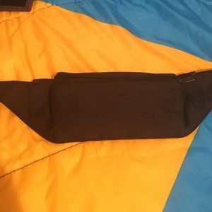 BLACK GUCCI MONOGRAM FANNY PACK
