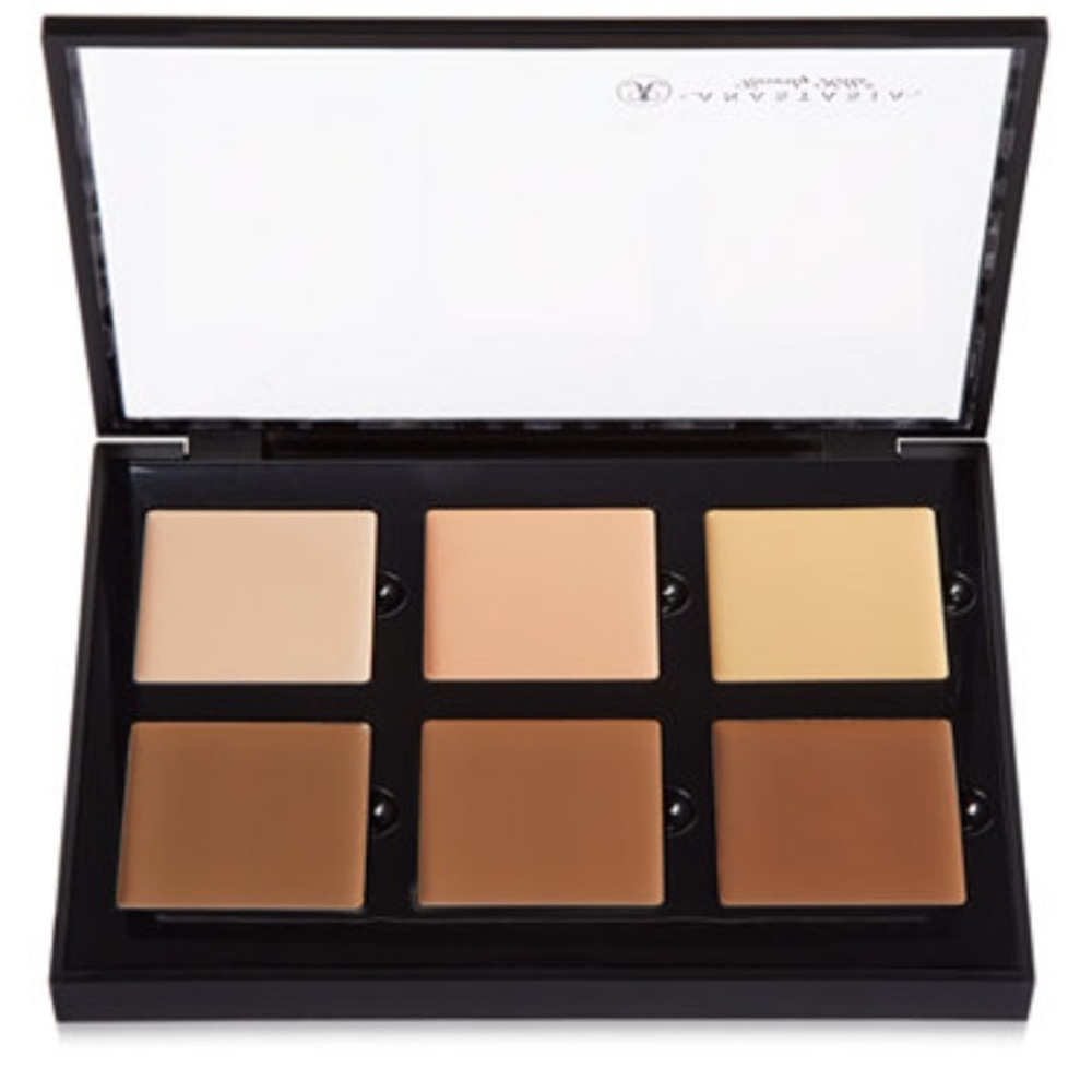 Anastasia Beverly Hills light cream contour kit