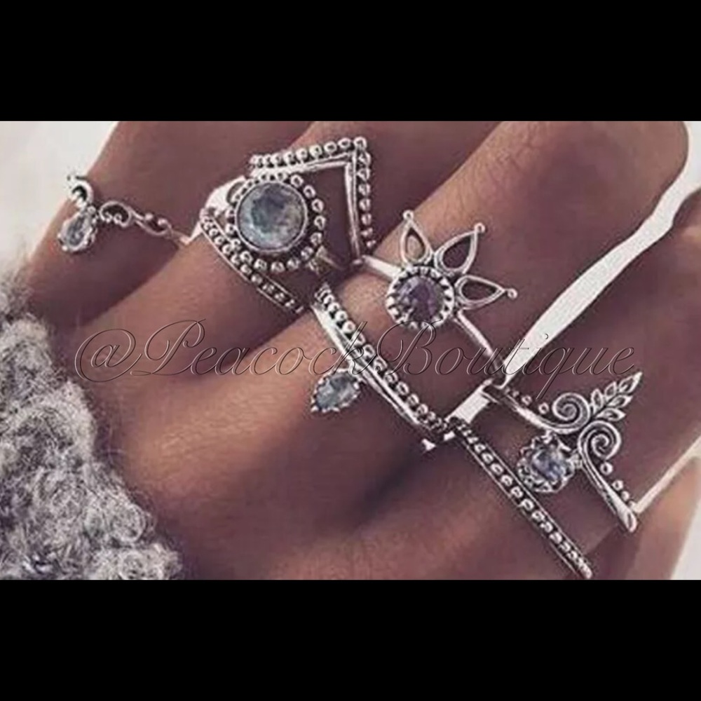 RESTOCKING SOON‼️ 8 PIECE BOHO RING SET