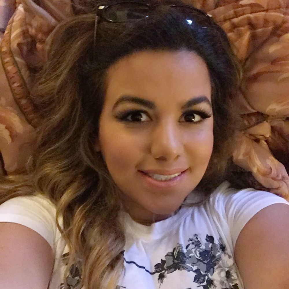 Meet your Posher, Yadira