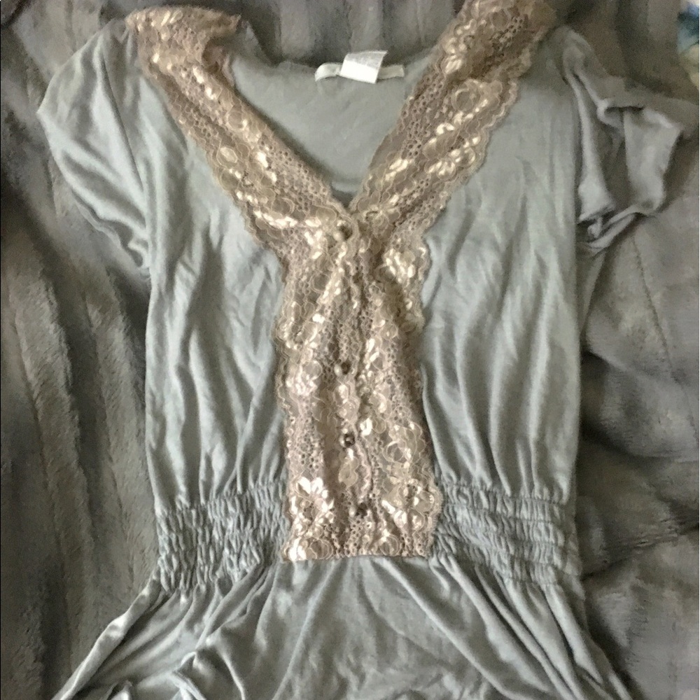 🆕 Gray Ruched Top with Pewter Lace Detail