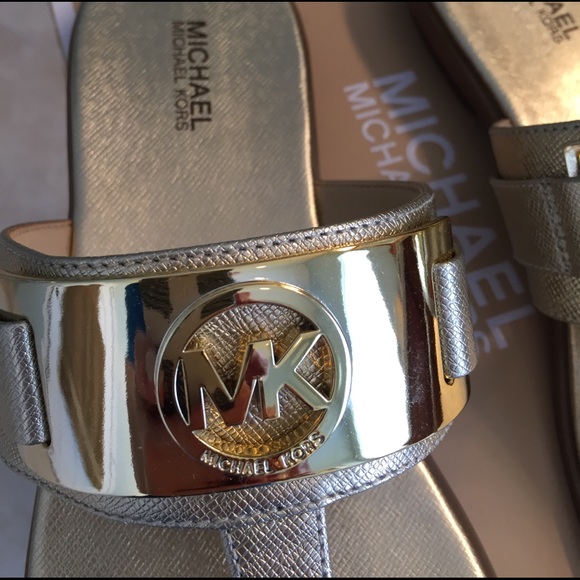 🆕Michael Kors Warren pale gold leather sandals 9M - Picture 2 of 8