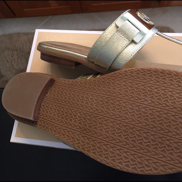 🆕Michael Kors Warren pale gold leather sandals 9M - Picture 4 of 8