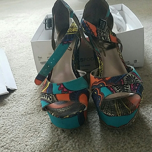 Sandals - Picture 2 of 4