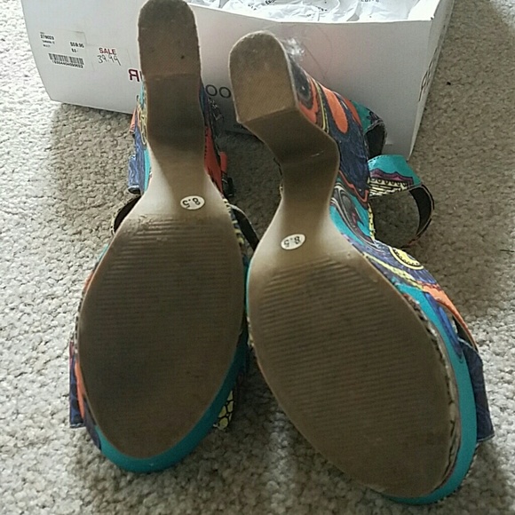 Sandals - Picture 3 of 4