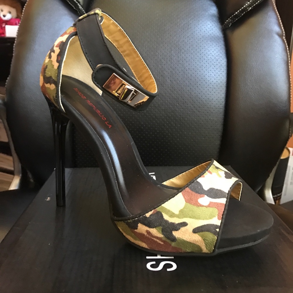 👠👠Sexy Camo Sandals for the summer 👙