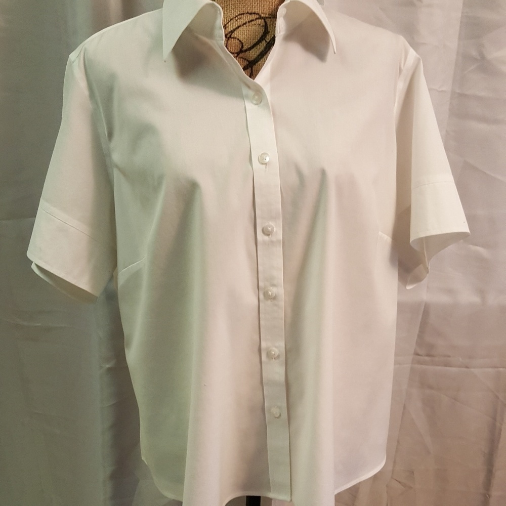 (Curvy Ladies ☺️)  🌹Talbots White Top🌹