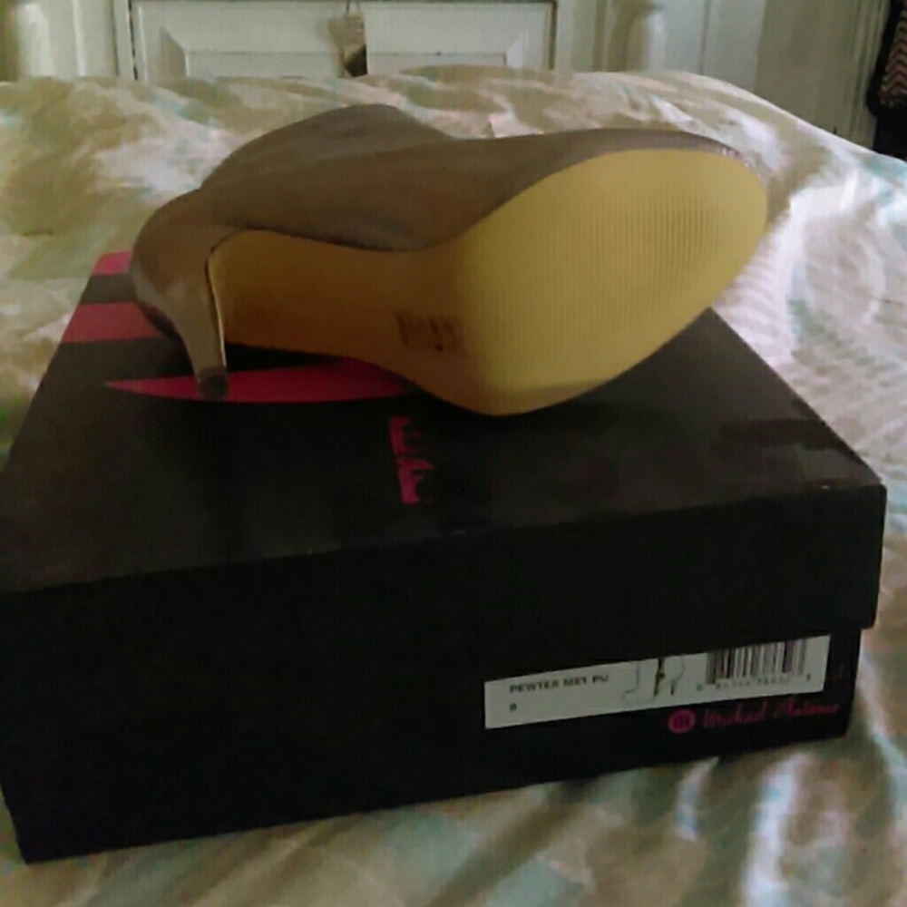 Shoes - Picture 4 of 4