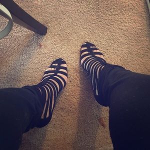 I'm selling Schutz caged bottles.