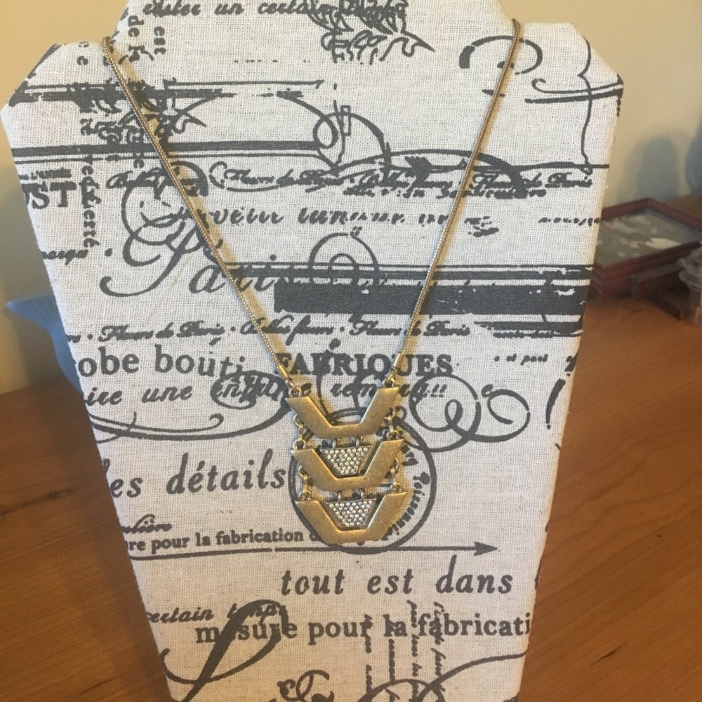 Long pendant necklace