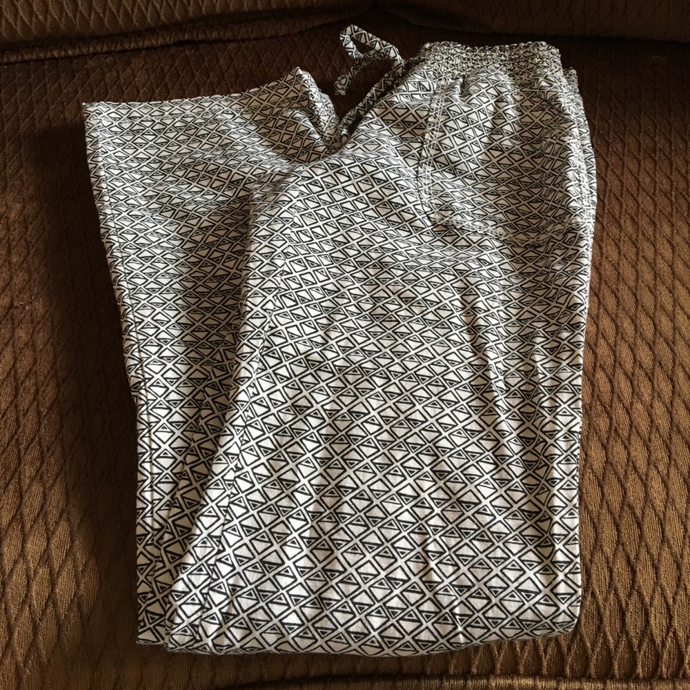 Black and white linen pants