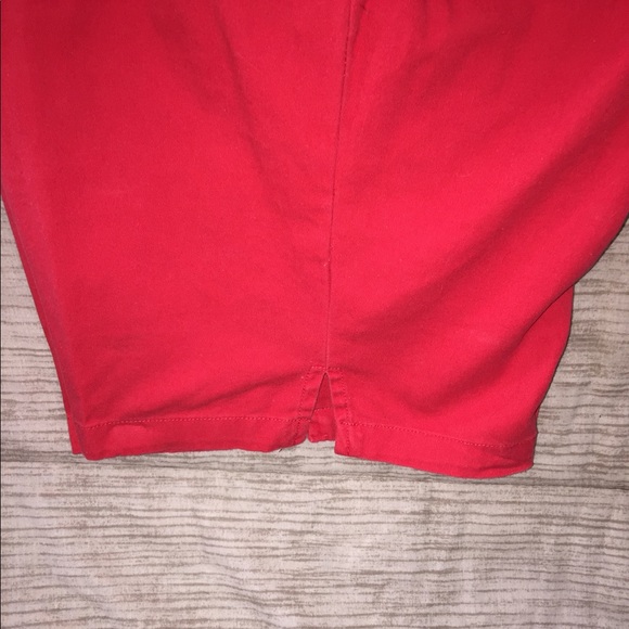 #372. RED SHORTS - Picture 2 of 3