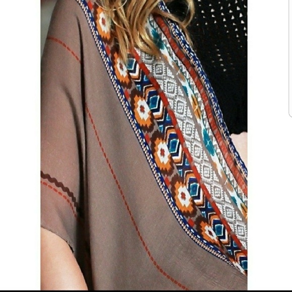 🌻🦋 Fab Sheer Aztec Floral Kimono - Picture 3 of 3