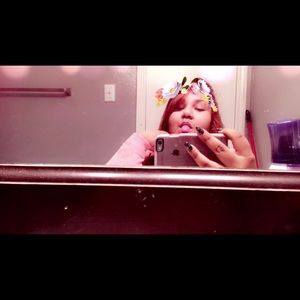 Meet your Posher, Adela