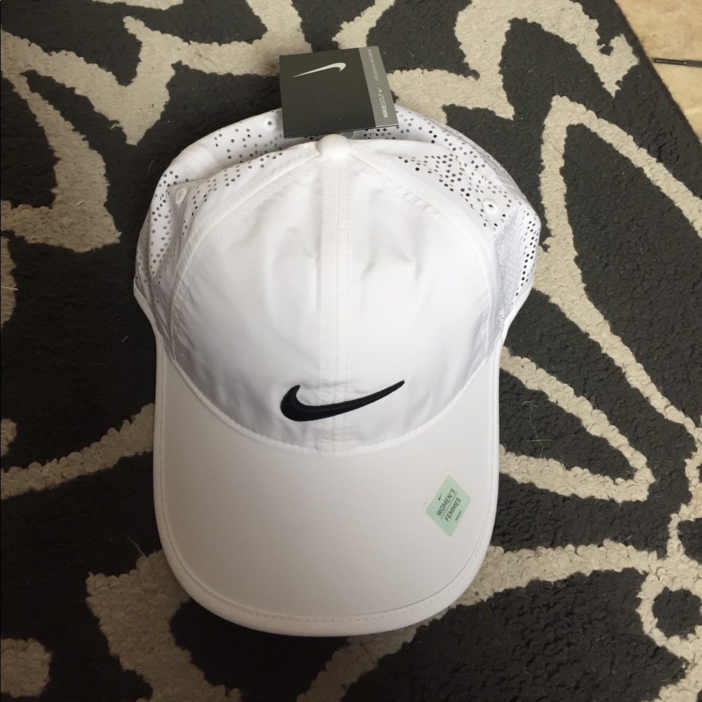 Last One! Nike Women's Perforated Golf Hat NWT - Picture 3 of 6